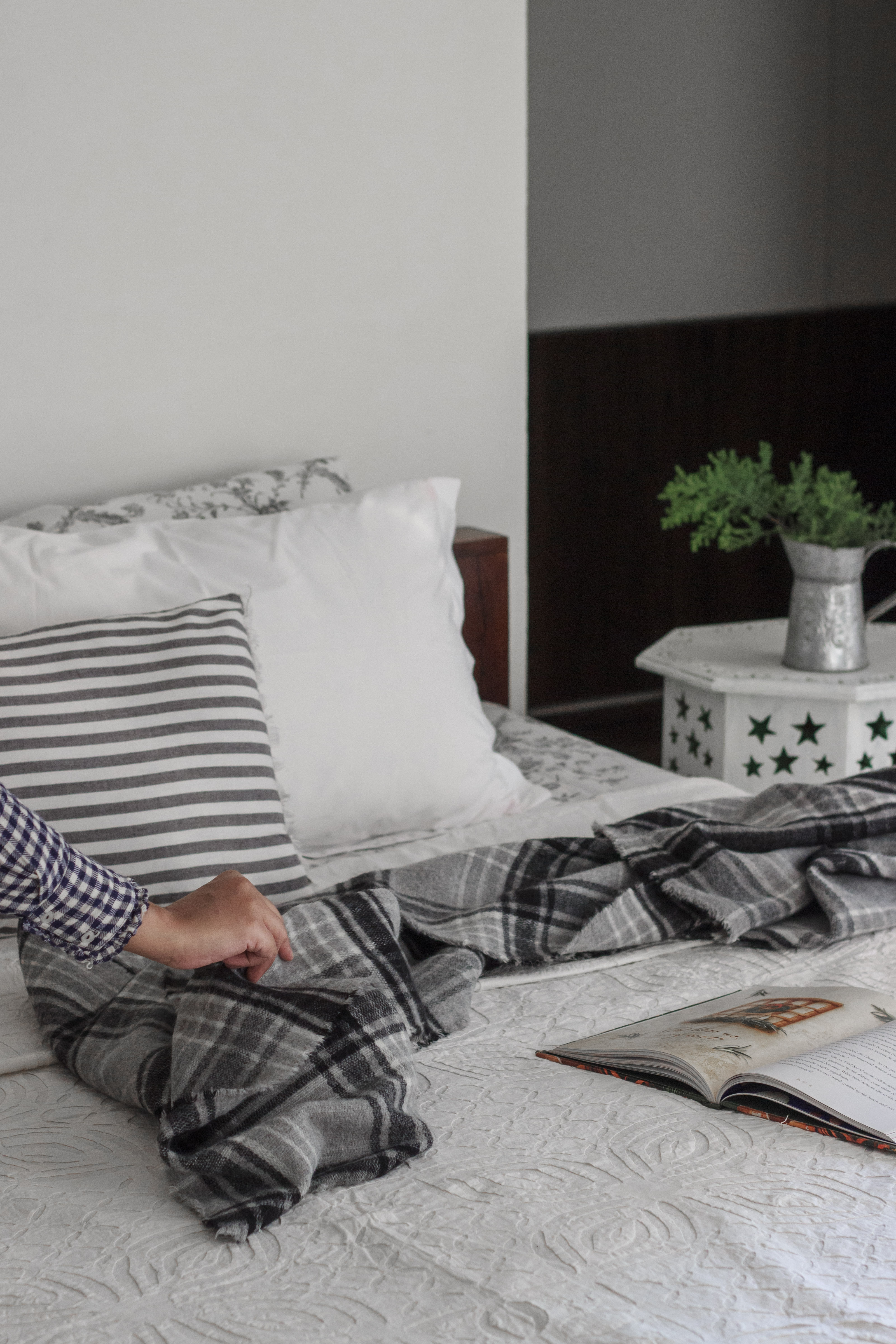 Simple Christmas touches to the Bedroom