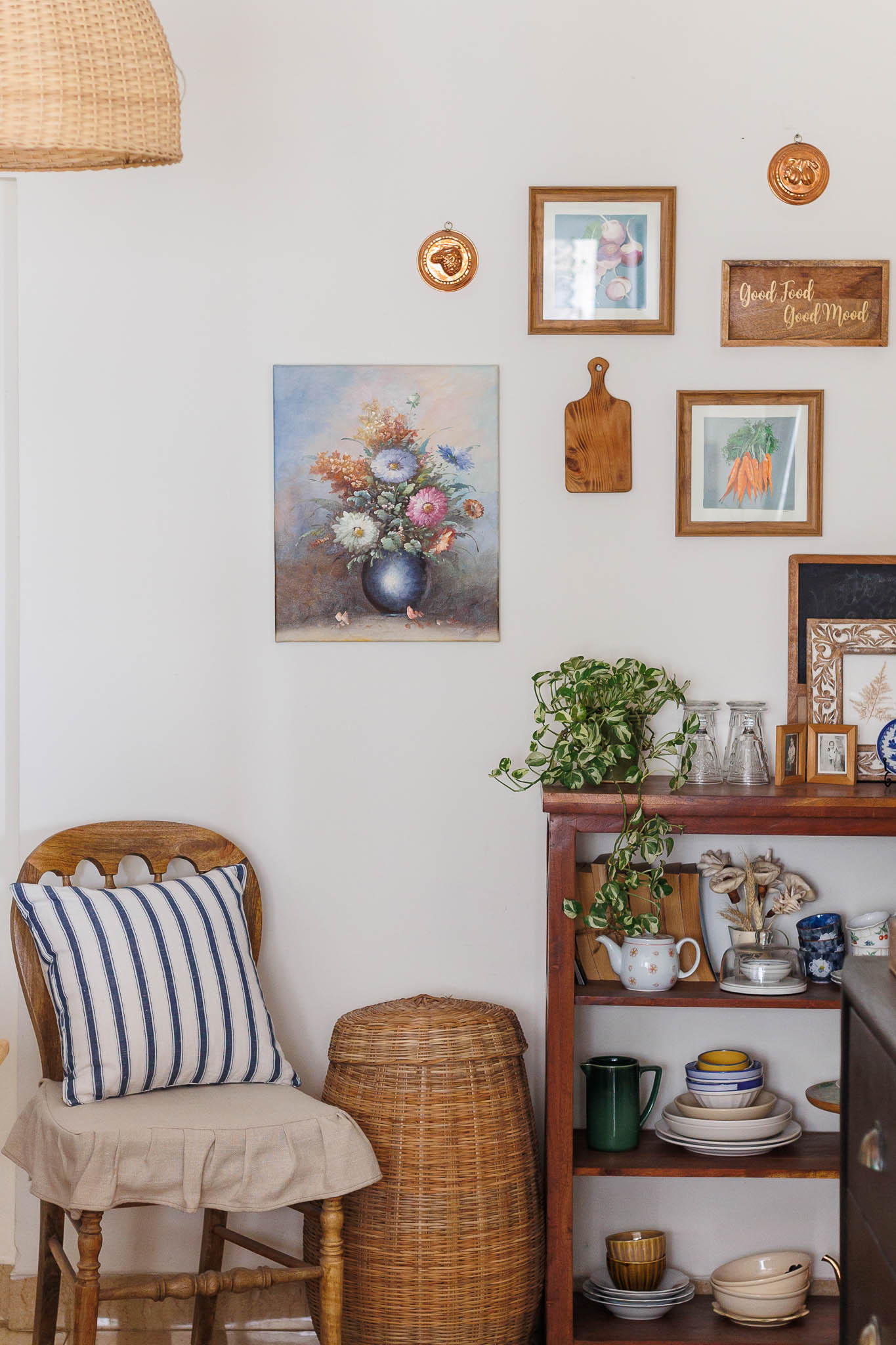 Dining room furniture and decor