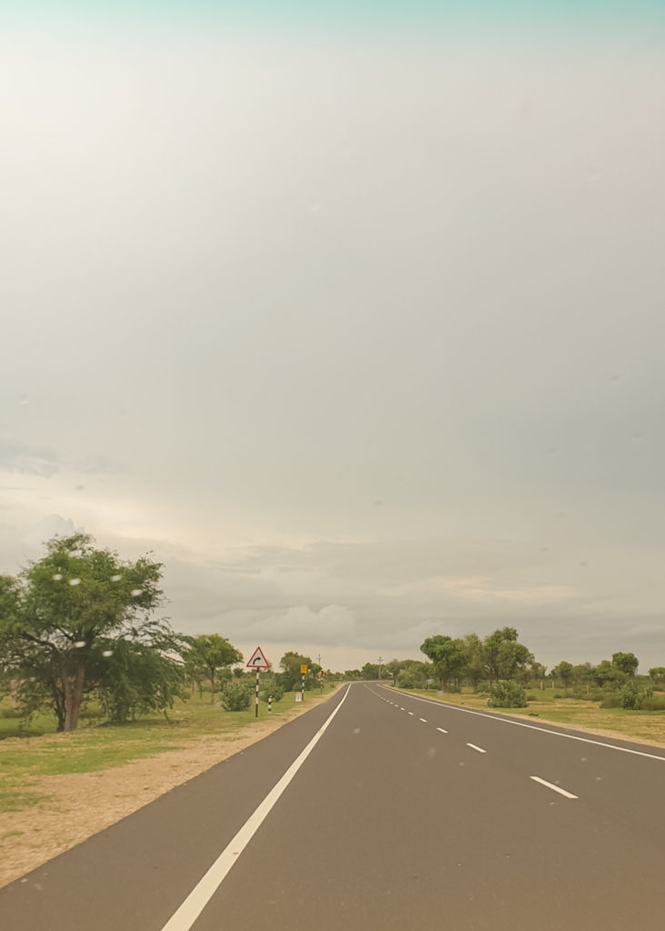 Road from Jodhpur to Jaipur