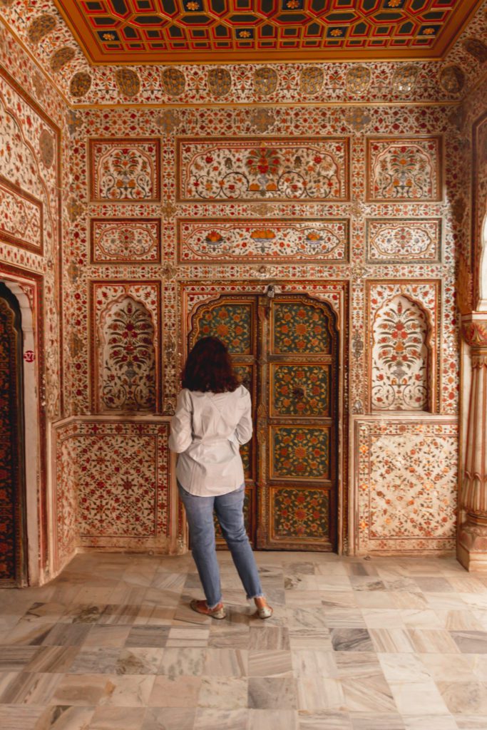 Admiring the fine nuances of Art in Juna Garh Fort, Bikaner
