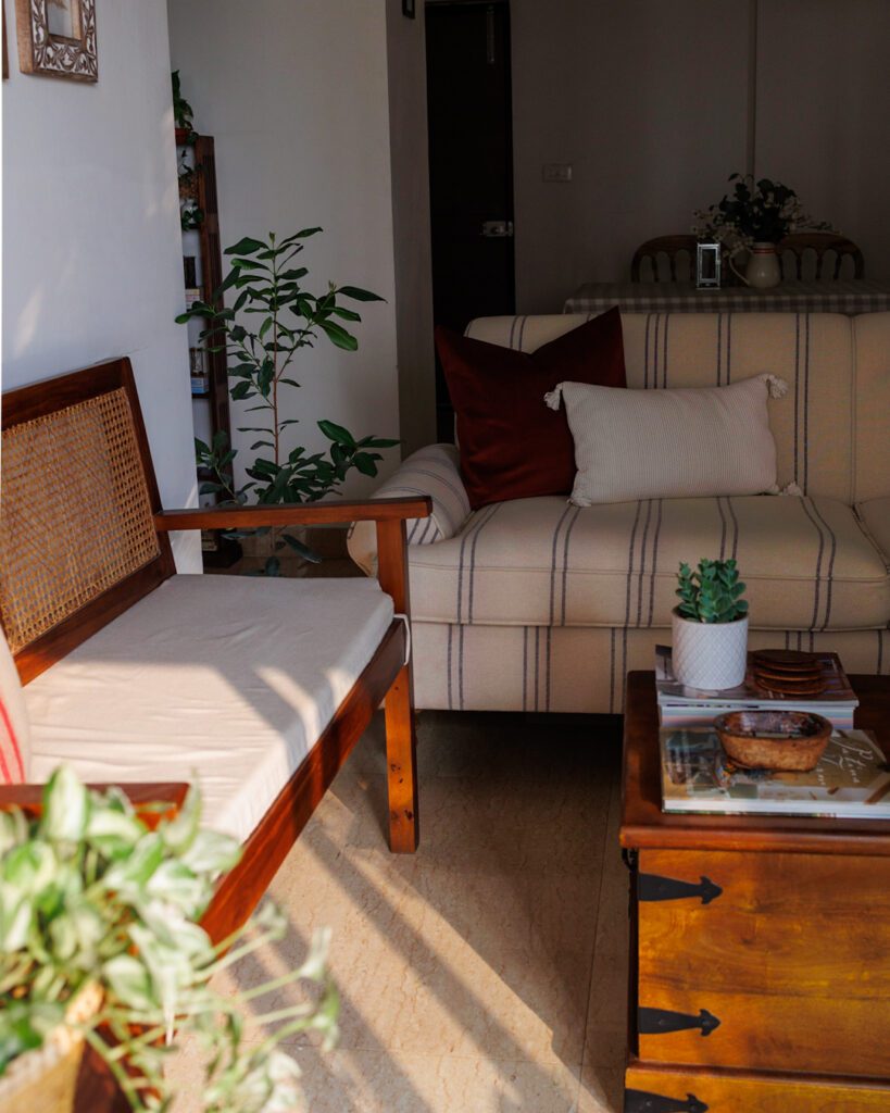 Small living rooms in rental apartments