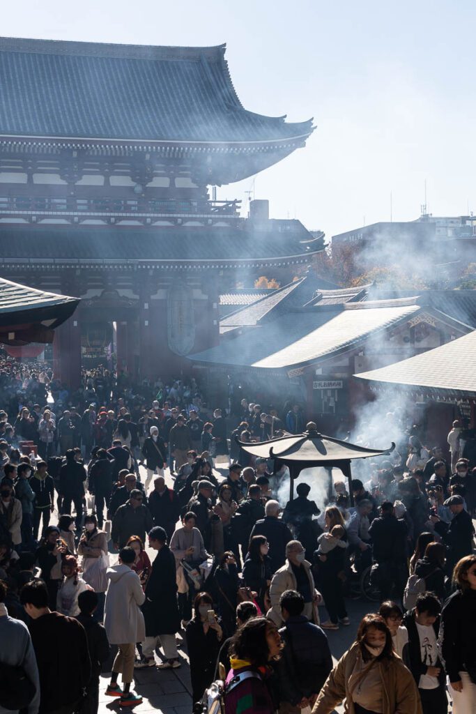Crowds pouring in at Senso-ji, Tokyo